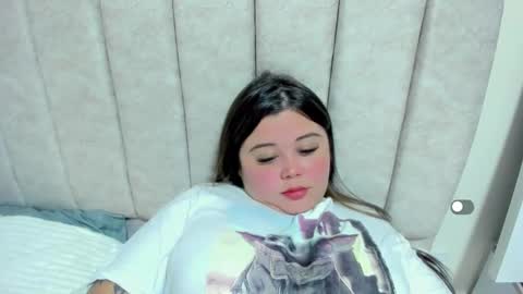   Independent model  online show from January 25, 1:54 am