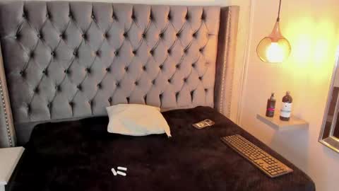 anya_belth online show from May 20, 7:09 pm