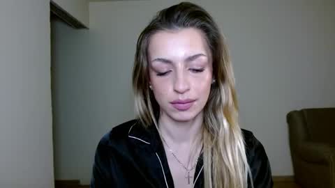 Anya online show from April 22, 7:43 pm