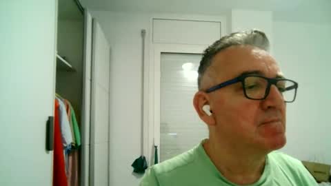 Snapshot of apixaba chatting on October 13, 8:22 pm furry bear online show from October 13, 8:22 pm