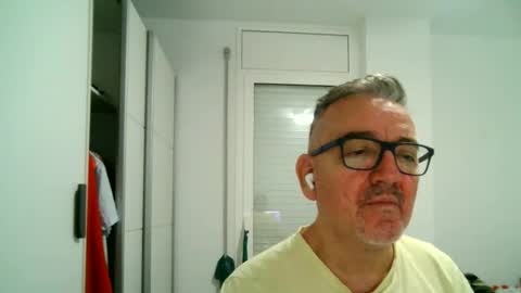 Snapshot of apixaba chatting on October 9, 11:54 pm furry bear online show from October 9, 11:54 pm