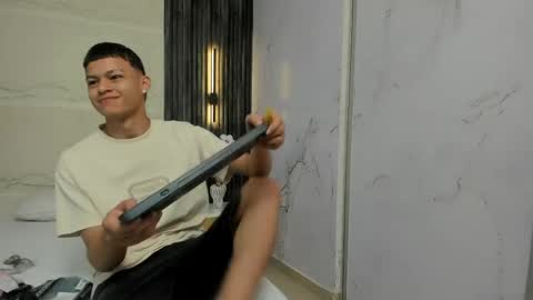   online show from April 19, 3:07 am