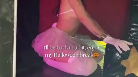   online show from November 3, 11:55 am