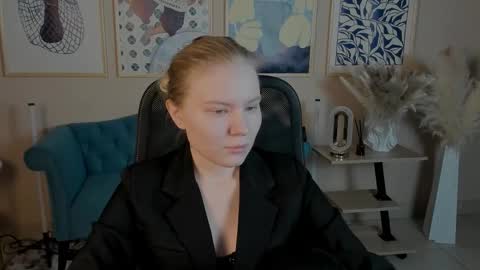 Snapshot of aprilserenity chatting on October 24, 2:34 am April. All year round.  online show from October 24, 2:34 am