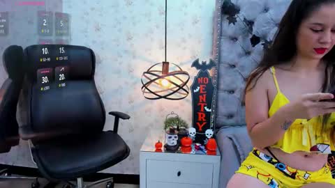 Snapshot of aprilwatson chatting on October 10, 10:58 pm April online show from October 10, 10:58 pm
