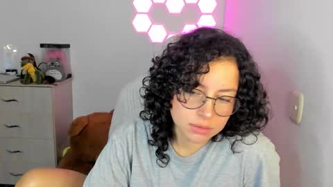 aqua emilly online show from November 29, 9:33 pm