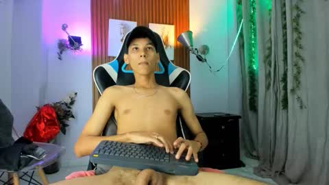 Snapshot of aquarius_xxx chatting on October 22, 11:45 am aquarius_xxx online show from October 22, 11:45 am
