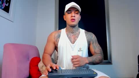 Snapshot of aquiles_elpapi chatting on October 22, 12:51 pm AquilesElpapi online show from October 22, 12:51 pm