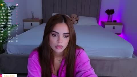 IsaBella online show from December 2, 9:40 am