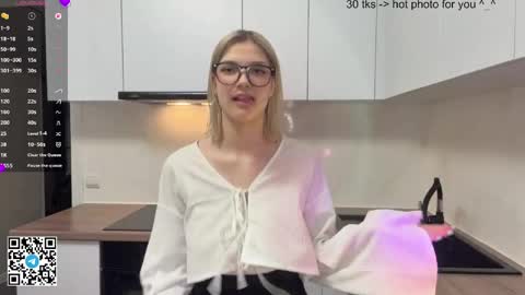 Caroline online show from April 21, 5:53 pm