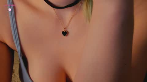 Adela online show from March 6, 7:10 pm