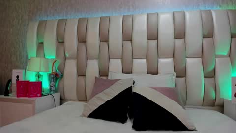 ari_lynn_ online show from March 18, 3:12 am