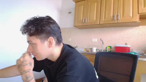 Snapshot of aria_arthur chatting on October 15, 12:28 pm aria_arthur online show from October 15, 12:28 pm