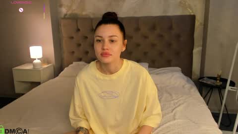 aria_mila online show from May 18, 4:07 am