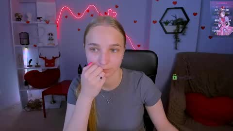 aria_voss_ online show from May 27, 5:37 am