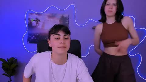 aria_wild_ online show from May 20, 9:27 am