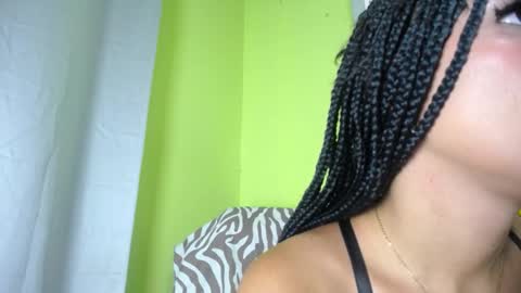 Ariana  online show from November 4, 7:04 pm