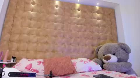  ARIANA MORELLY online show from July 4, 11:47 am