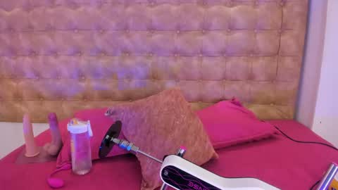  ARIANA MORELLY online show from May 25, 11:38 am