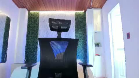 arianarouse  online show from July 10, 8:02 pm