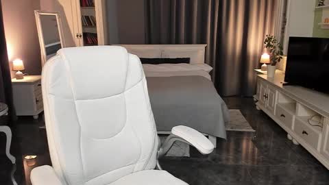 Ana online show from December 2, 2:26 pm