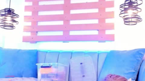 Ari  online show from October 24, 1:01 pm