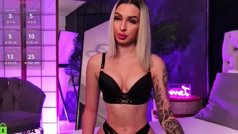 Snapshot of ariannalure chatting on October 21, 6:33 pm Arianna online show from October 21, 6:33 pm