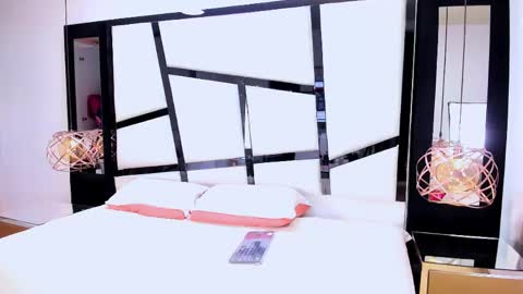 ariannarussell1 online show from April 21, 3:52 pm