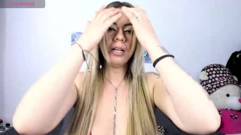ariannawil online show from May 18, 2:21 am