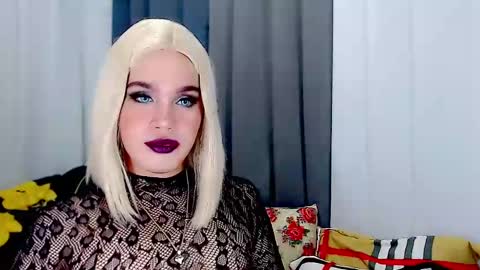 Snapshot of arianne_xoxo777 chatting on February 25, 5:30 am ARIANNE CUMS online show from February 25, 5:30 am