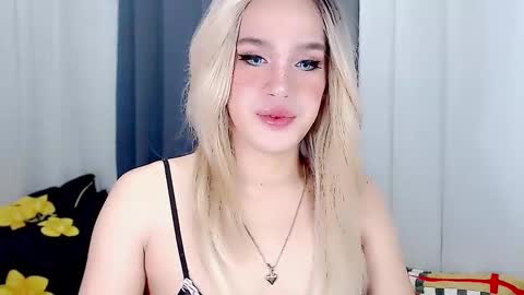 Snapshot of arianne_xoxo777 chatting on March 1, 8:23 am ARIANNE CUMS online show from March 1, 8:23 am