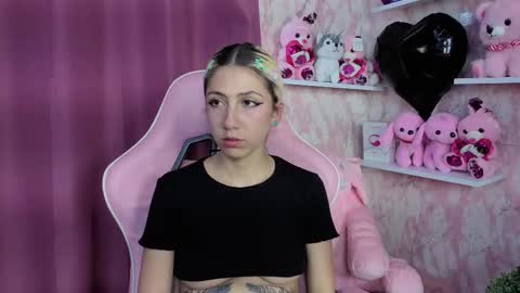 Ari Bunnie  online show from November 6, 8:45 pm