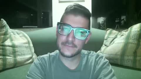 Snapshot of arielsinho chatting on October 15, 6:05 am Anon online show from October 15, 6:05 am