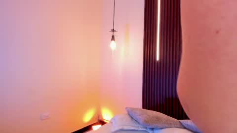  Arianna  online show from April 4, 3:52 pm