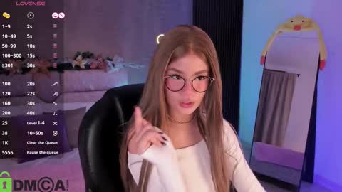 Ari  online show from December 17, 9:32 pm