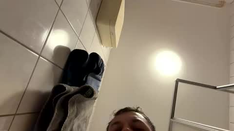 armyskater32 online show from May 12, 9:13 pm