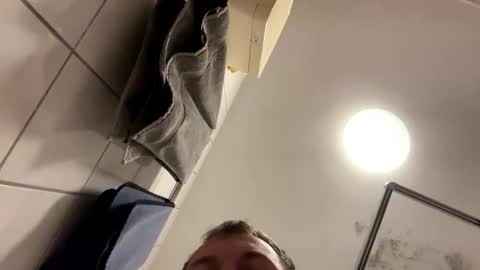 armyskater32 online show from December 1, 9:35 pm