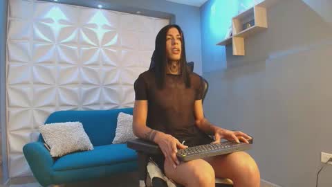 Snapshot of arohomlester chatting on October 20, 11:26 am Arohom Lester online show from October 20, 11:26 am