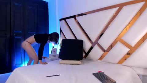 Aron cruz  online show from March 13, 1:47 pm