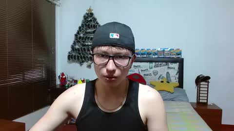 Aaron online show from December 31, 4:35 pm