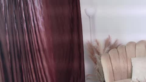   online show from April 21, 8:49 pm