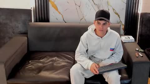 Aroon   online show from April 2, 4:09 am