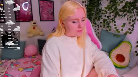 art_lovee_ online show from February 13, 2:59 am