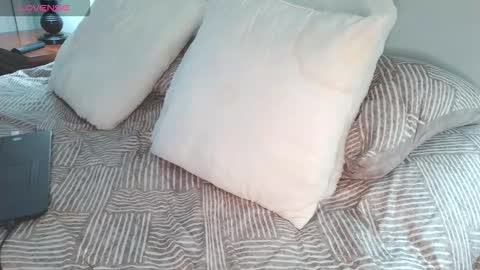 artemisiac online show from December 3, 1:37 am