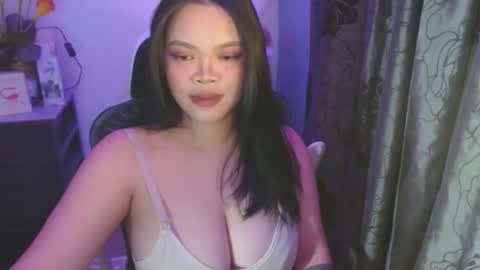 Snapshot of arthemist11 chatting on January 8, 8:18 pm monica online show from January 8, 8:18 pm