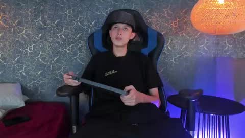 arthurcox_ online show from November 21, 7:45 pm