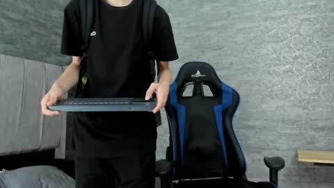 arthurcox_ online show from December 14, 6:14 pm