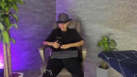 Snapshot of arthurcox_ chatting on October 7, 5:31 pm arthurcox_ online show from October 7, 5:31 pm