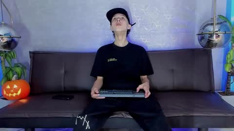 arthurcox_ online show from October 28, 5:36 pm