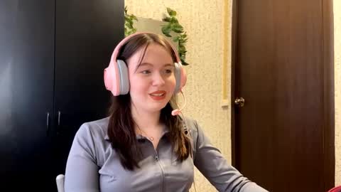 Mary online show from May 1, 3:50 pm